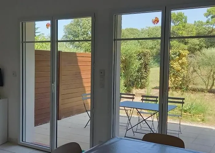 Maison à Avec Piscine, Wifi Et Parking, 4 Personnes - Fr-1-540-145 *