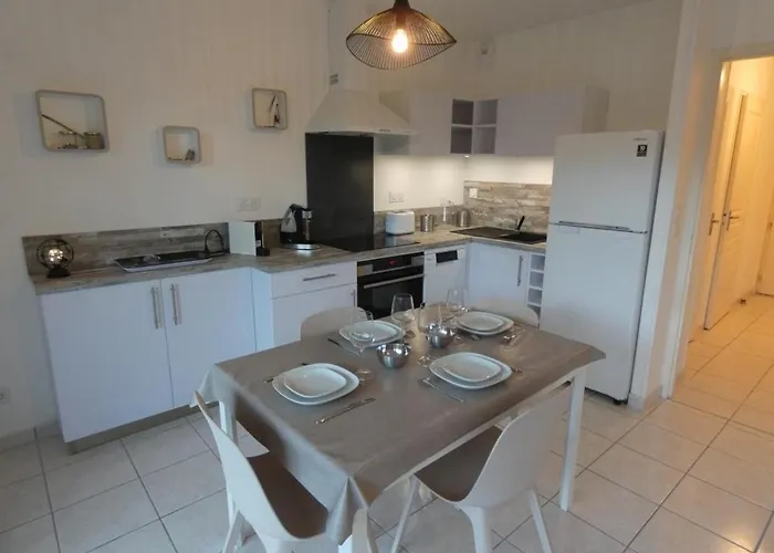 Maison à Avec Piscine, Wifi Et Parking, 4 Personnes - Fr-1-540-145 *