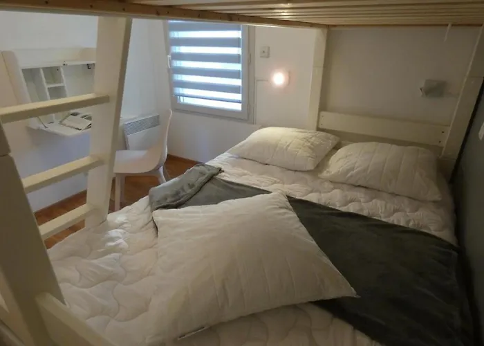 Maison à Avec Piscine, Wifi Et Parking, 4 Personnes - Fr-1-540-145